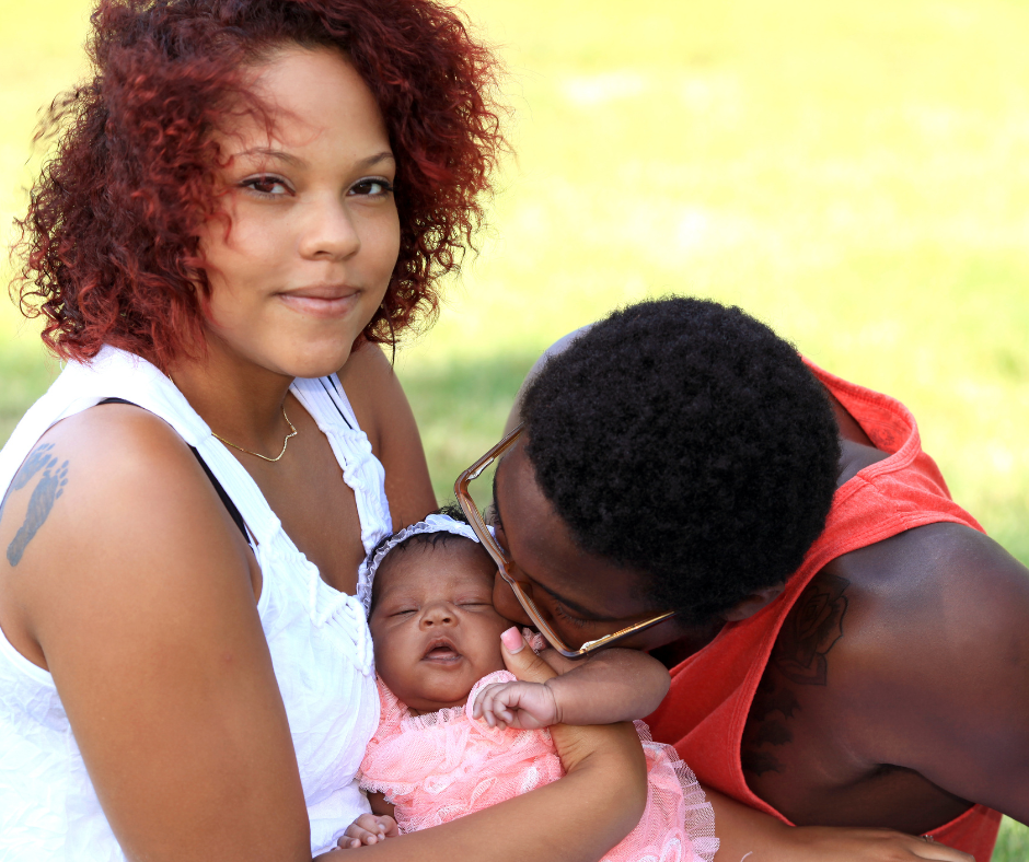 photo-family-with-baby